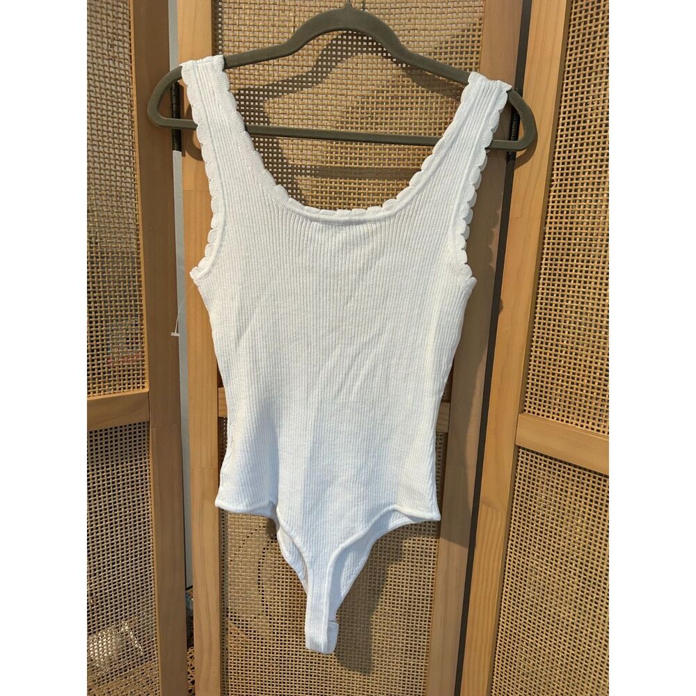 And Now This NWT White Ribbed Scallop Edge Tank Bodysuit Size M